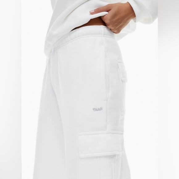 Aritzia TNA Mega Cargo Sweatpants - Picture 2 of 3